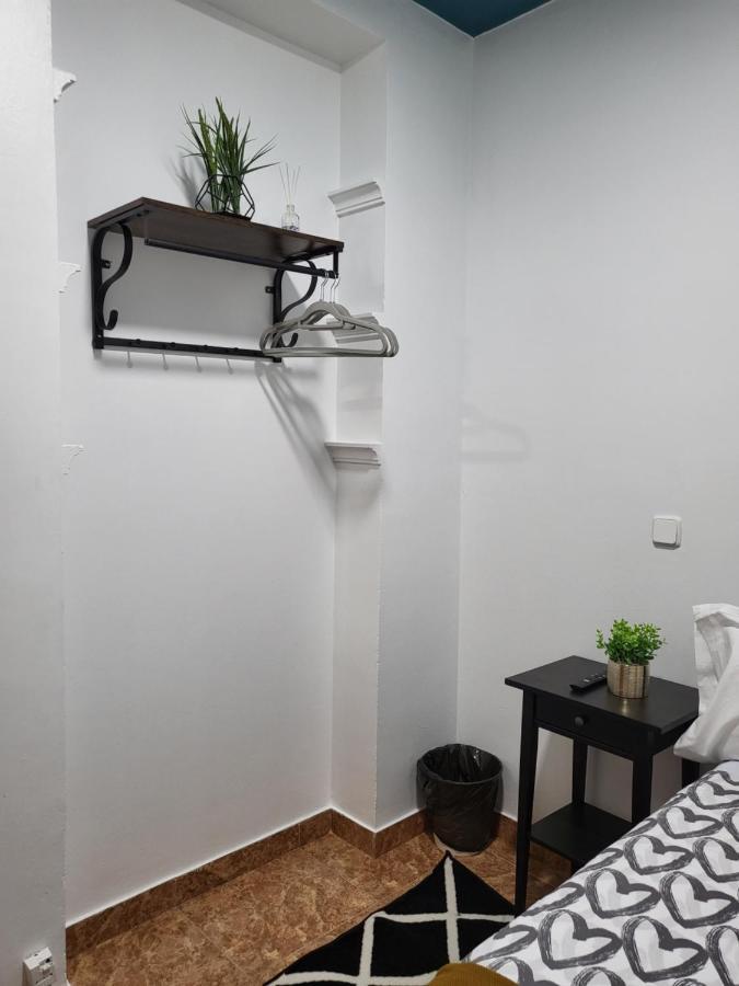 M-A Catrachos Rooms Madrid Bagian luar foto