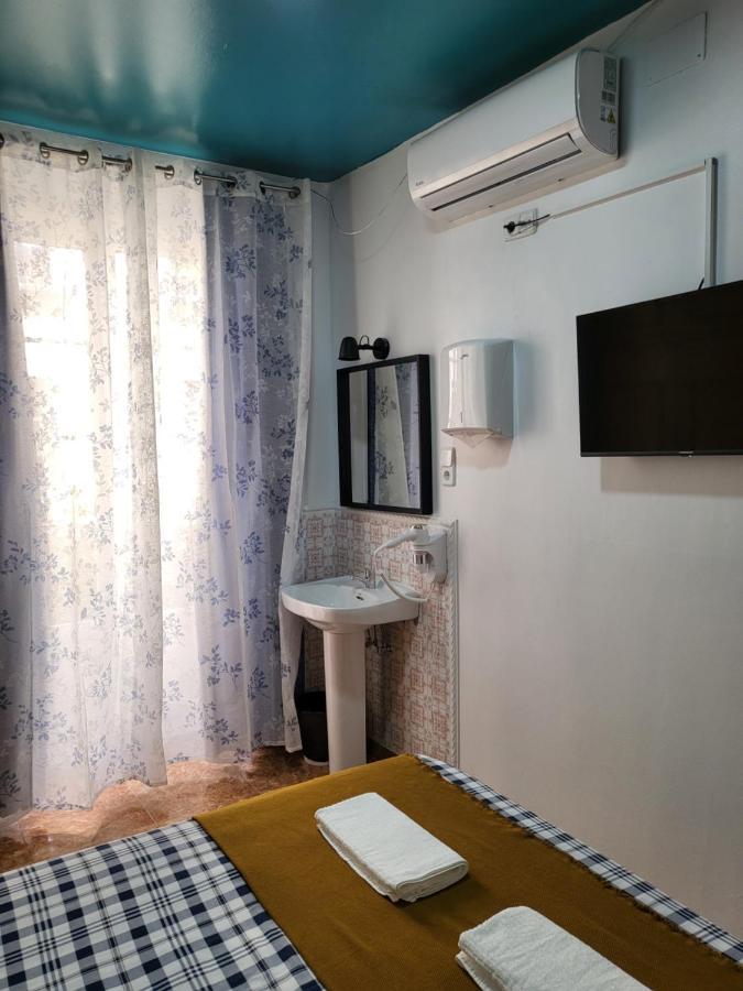 M-A Catrachos Rooms Madrid Bagian luar foto
