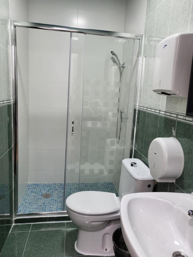 M-A Catrachos Rooms Madrid Bagian luar foto