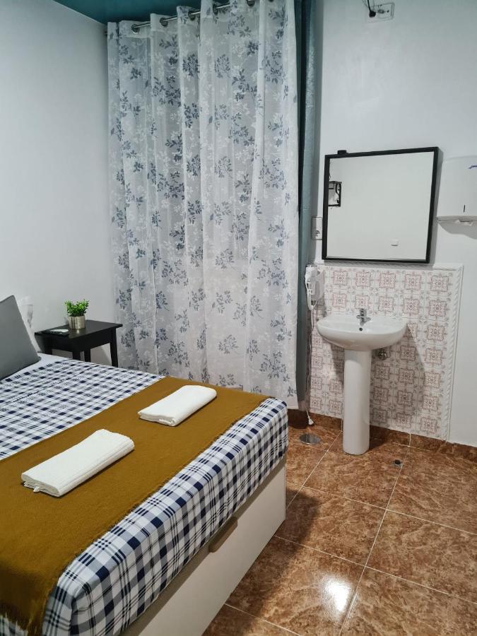 M-A Catrachos Rooms Madrid Bagian luar foto