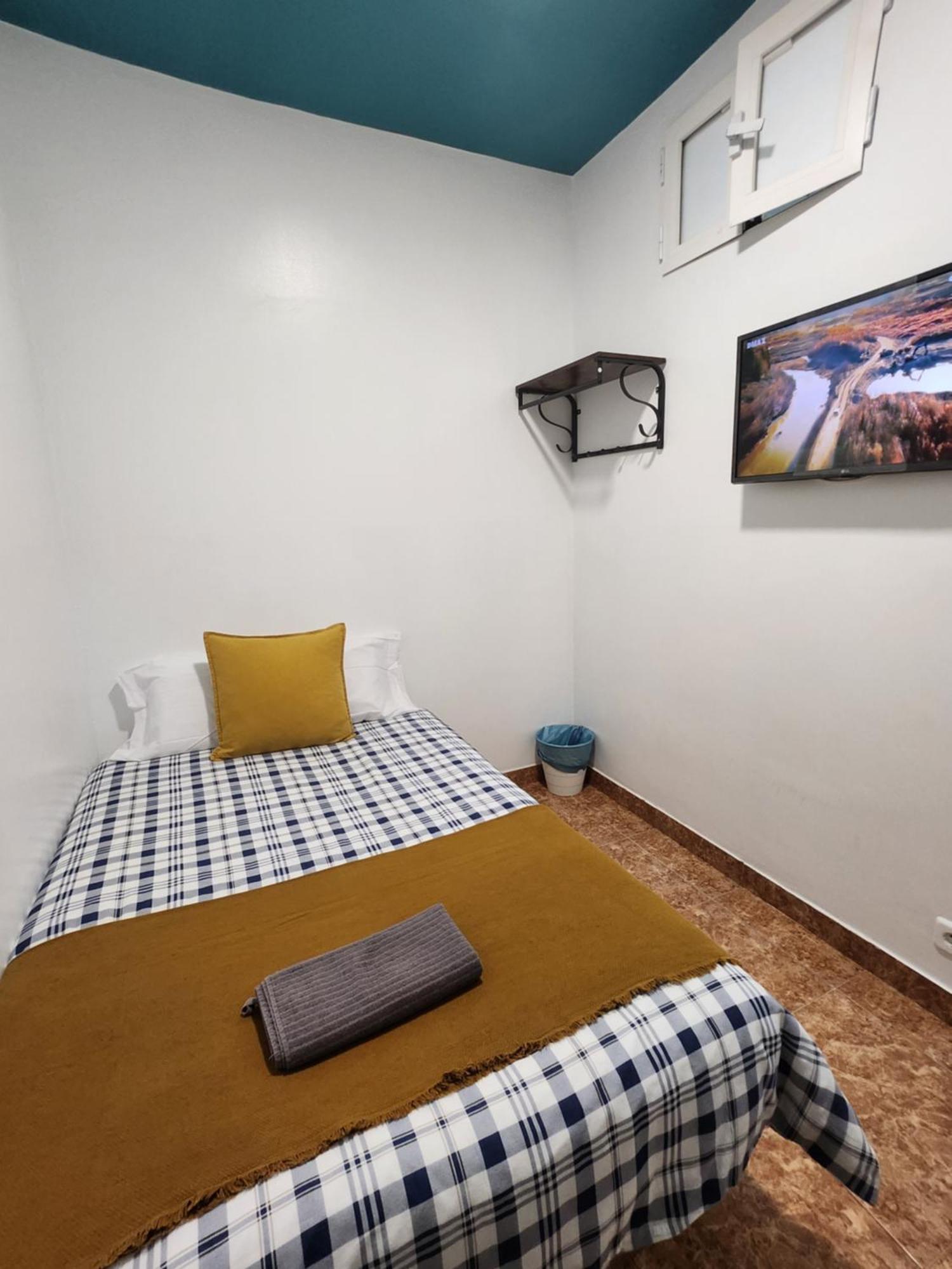 M-A Catrachos Rooms Madrid Bagian luar foto
