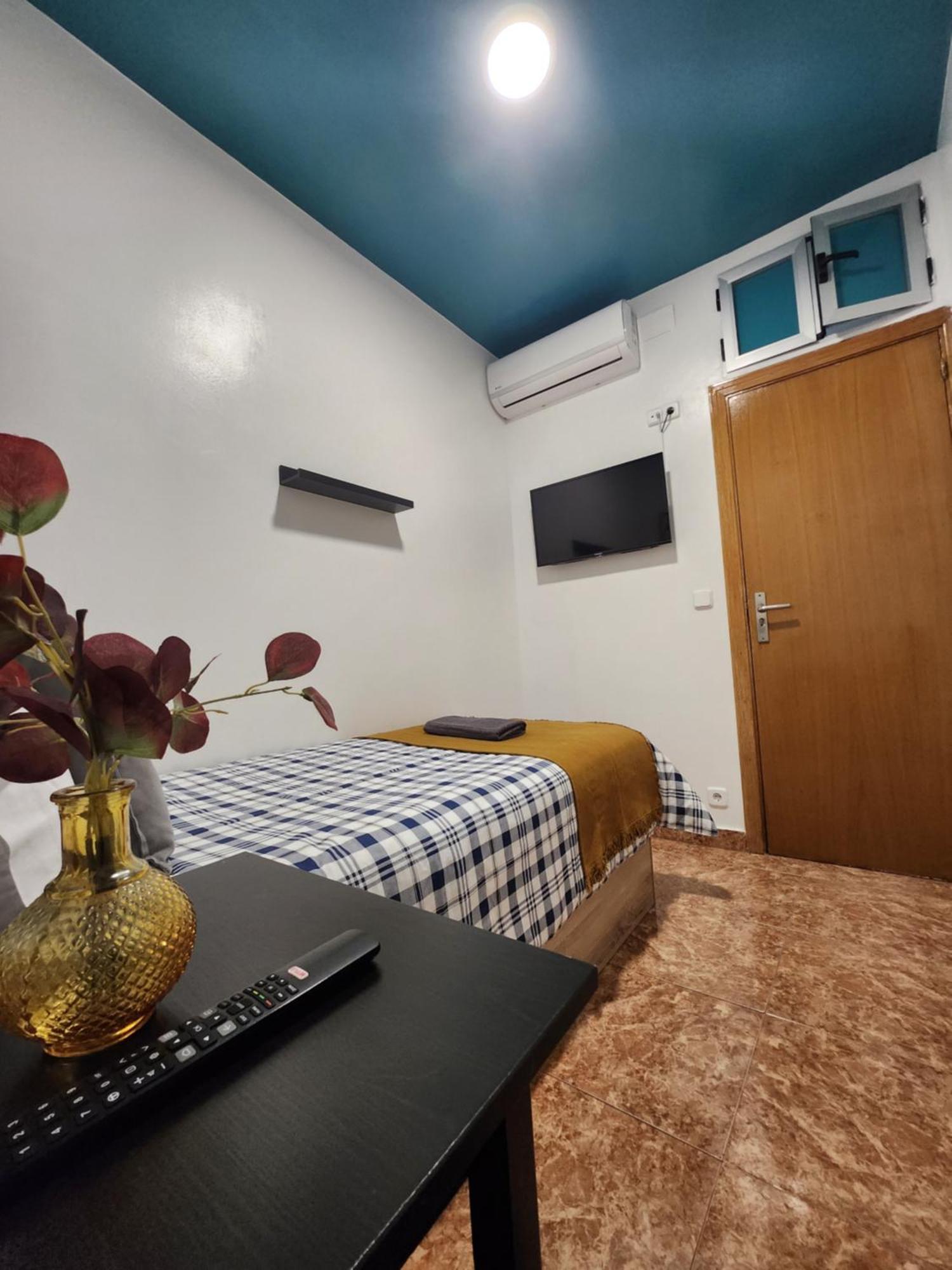 M-A Catrachos Rooms Madrid Bagian luar foto